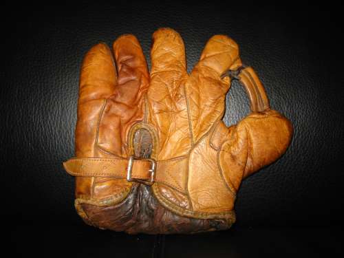 Kiki Cuyler Banner Back